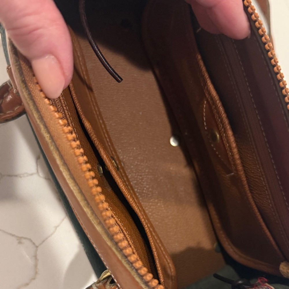 Classic Dooney & Bourke Green and Tan Shoulder Hand Bag - Picture 5 of 10